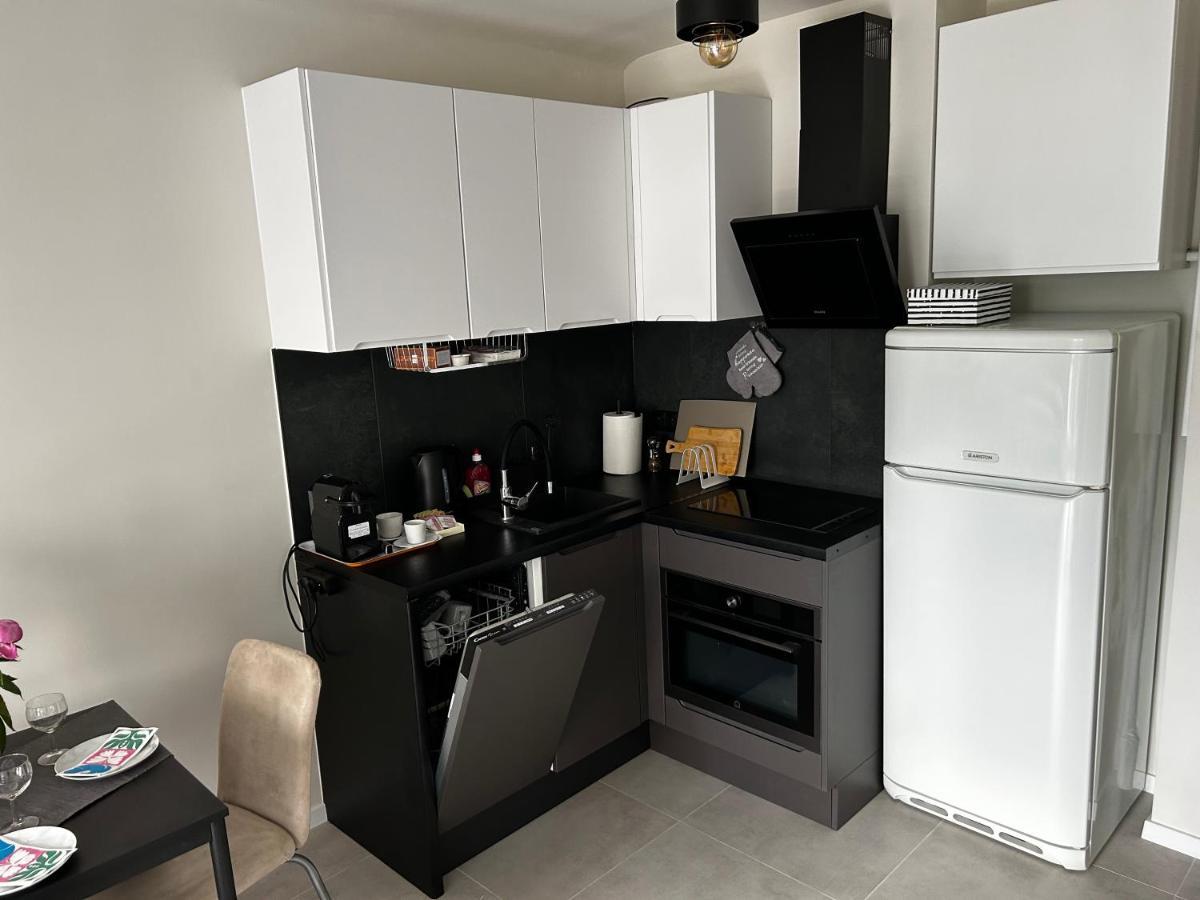 Sky Apartment Comfy Suite Pereca Warsawa Bagian luar foto