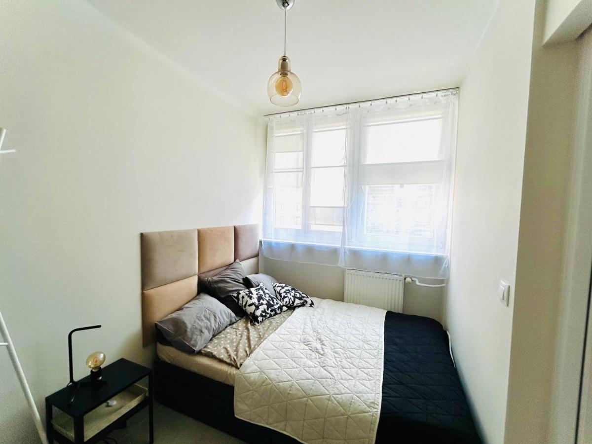 Sky Apartment Comfy Suite Pereca Warsawa Bagian luar foto