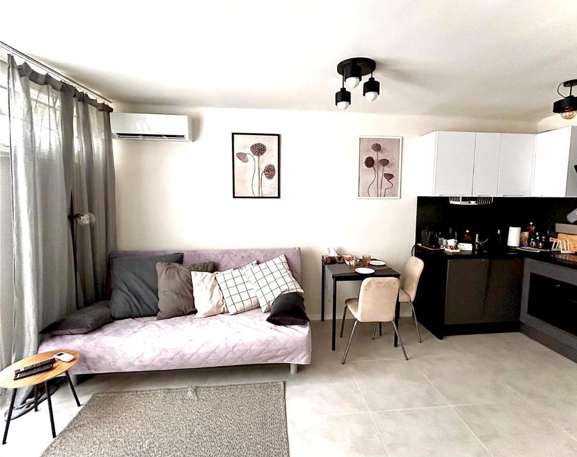 Sky Apartment Comfy Suite Pereca Warsawa Bagian luar foto
